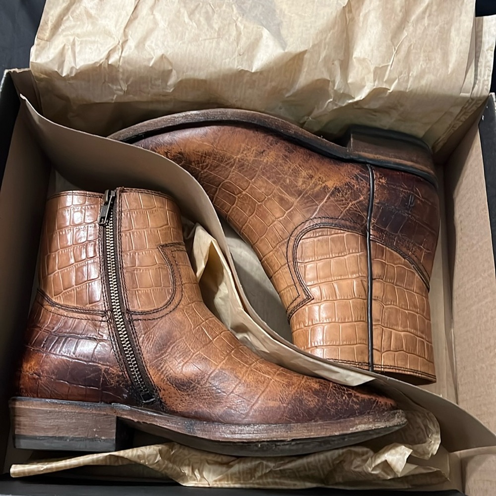 Frye Billy Inside Zip Booties